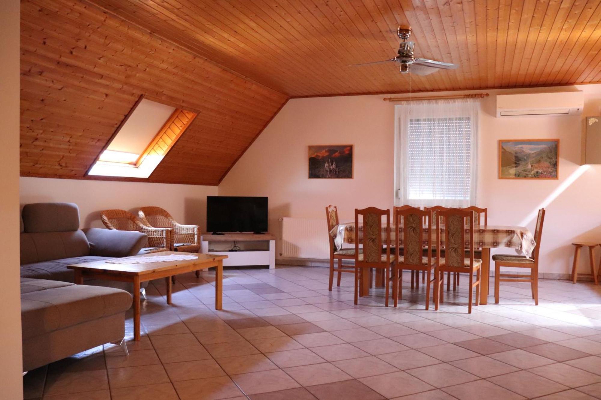 Badacsony Apartmanhaz Badacsonytomaj Εξωτερικό φωτογραφία